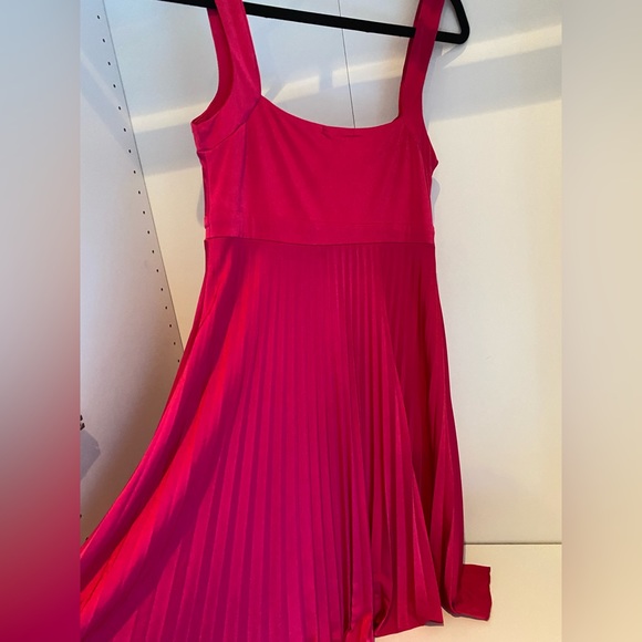 Le Chateau pink dress - Picture 4 of 4